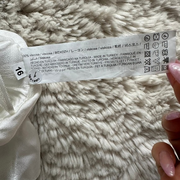 NWT Zara White Silk Crop Top With Adjustable Straps, Built in Bra, Tie back Sz S - Picture 2 of 9